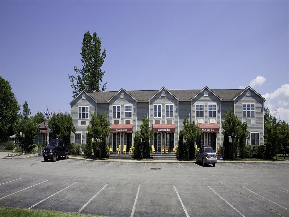 Amsterdam Inn & Suites Sussex Exterior foto