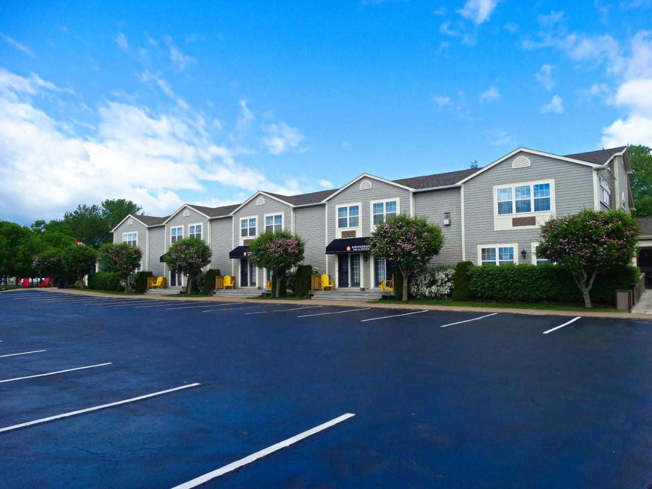 Amsterdam Inn & Suites Sussex Exterior foto